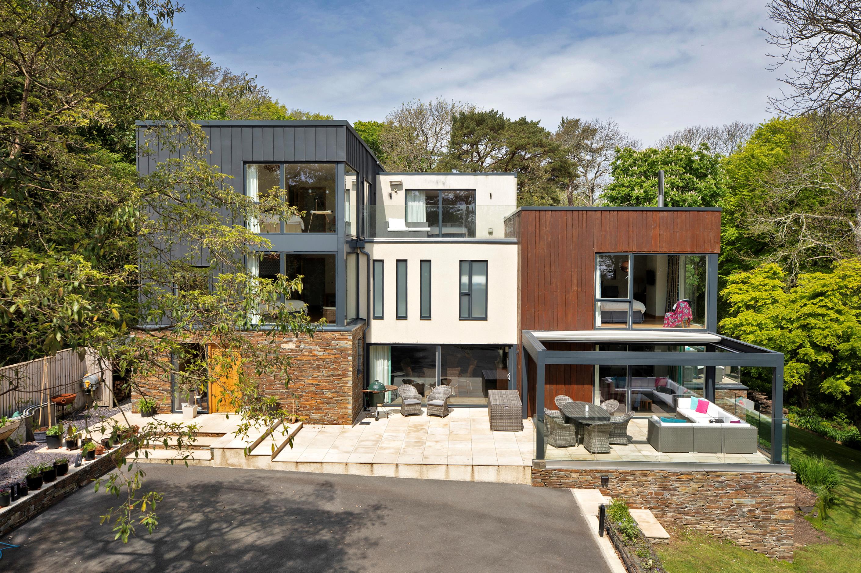 5 bedroom detached house for sale 0