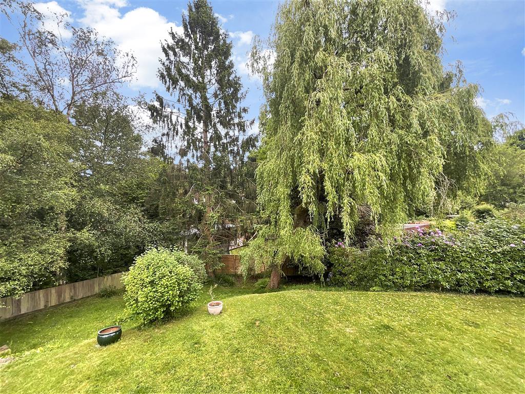 6 bedroom detached house for sale 0