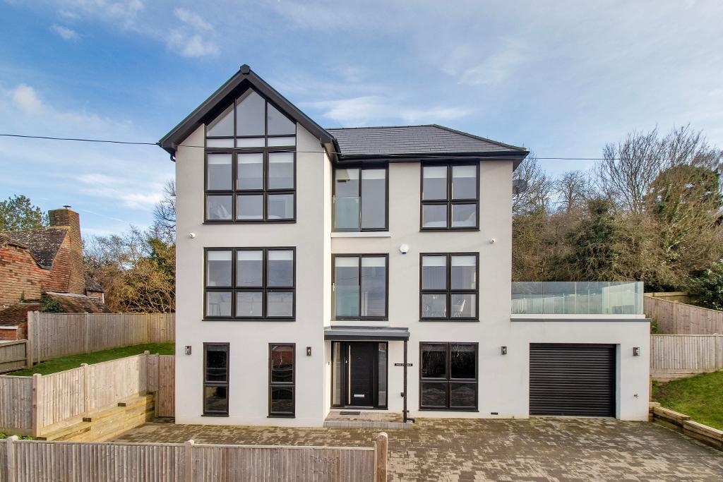 5 bedroom detached house for sale 0