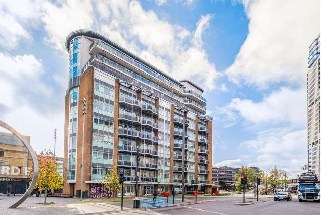Gerry Raffles Square, London photo 2