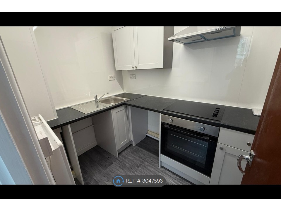 Pierremont Crescent, Darlington photo 4