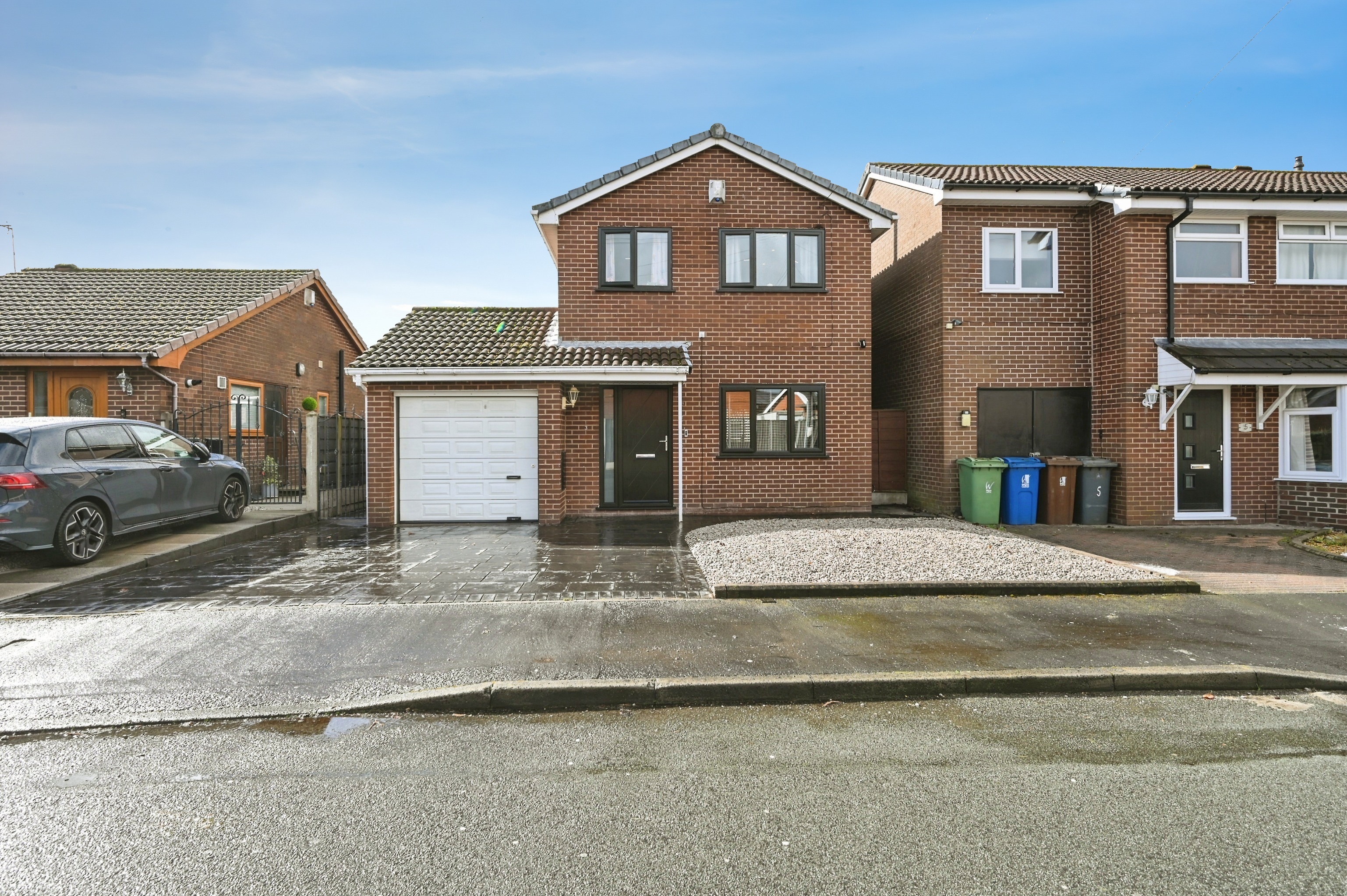 3 bed detached house for sale