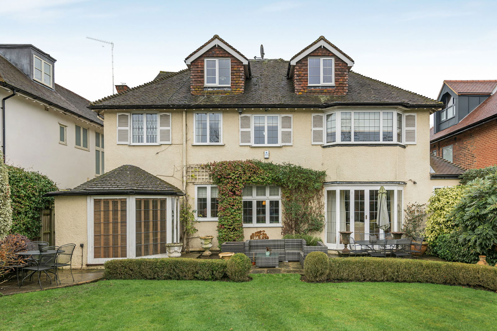 6 bedroom detached house for sale 0