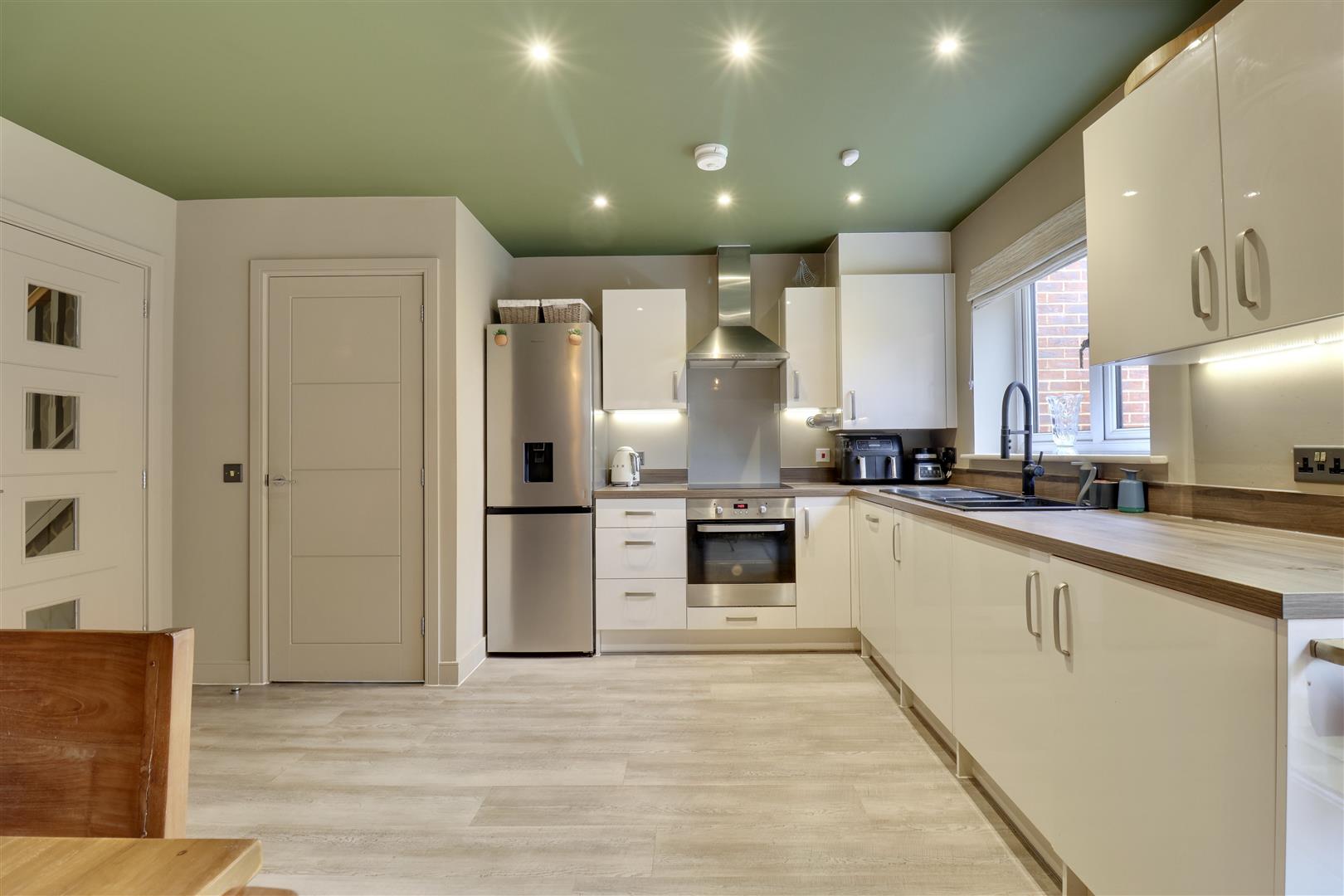 4-bed house on Parlour Way, Portsmouth PO6, £450,000