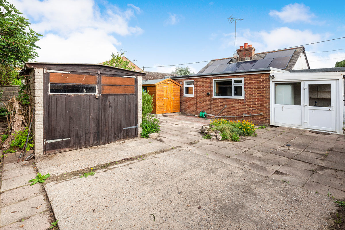 2 Bedrooms Bungalow for sale in Lydd Road, Camber, Rye TN31