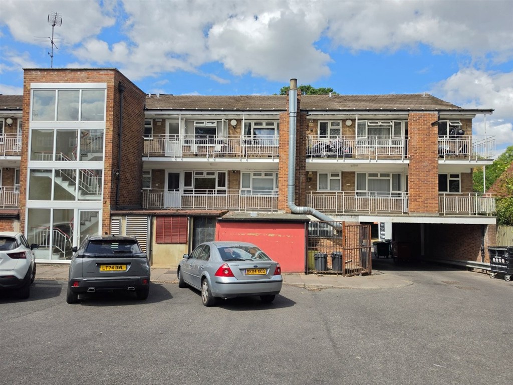 15 Black Horse Parade, High Road, Eastcote, Pinner photo 5