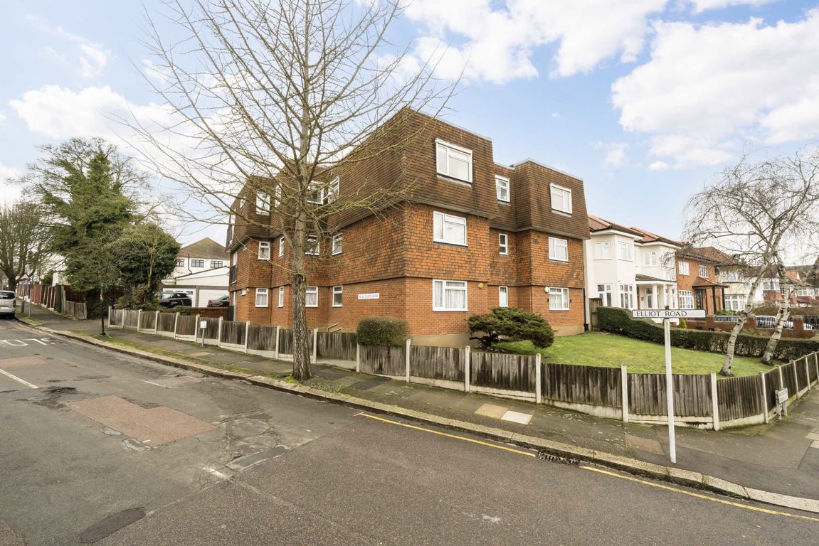 1-bed flat on 24 Elliot Court, 18-26, Elliot Road, London, £300,000