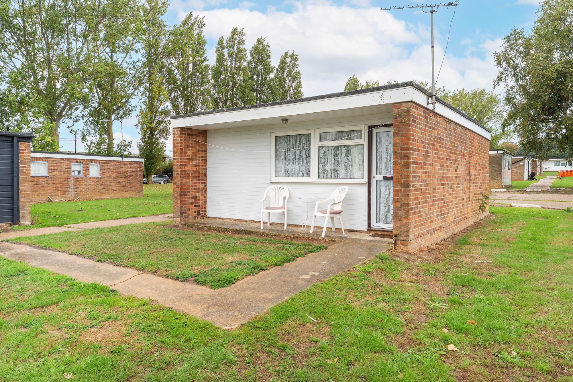 44 Florida Estate, Back Market Lane, Hemsby, NR29 4HW - listing photo