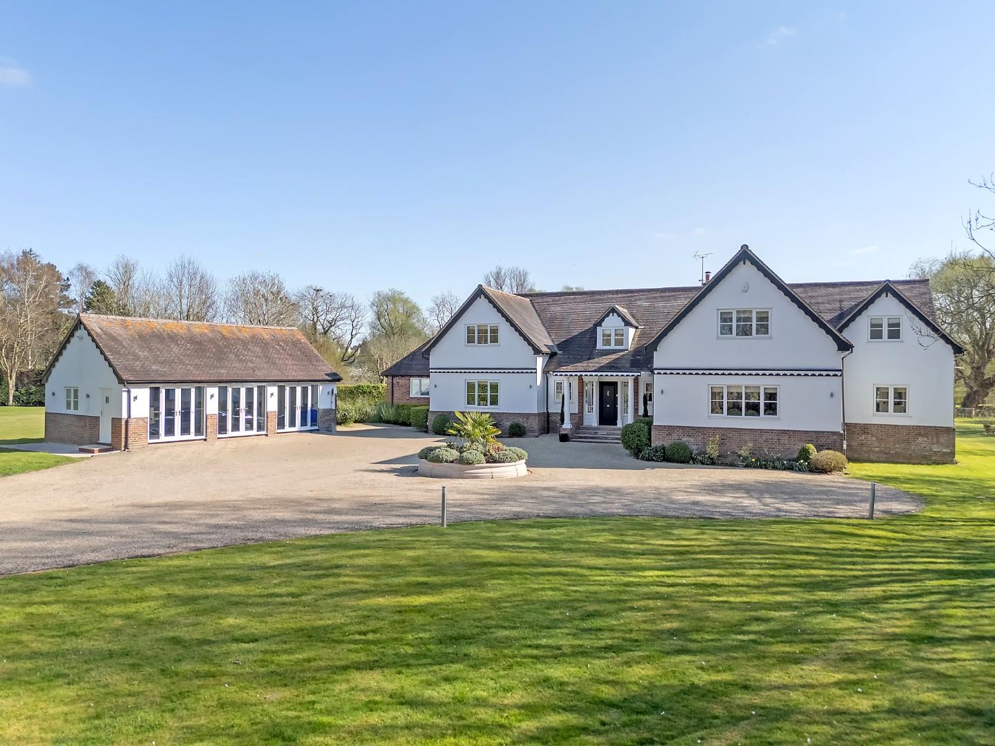 5 bedroom detached house for sale 0