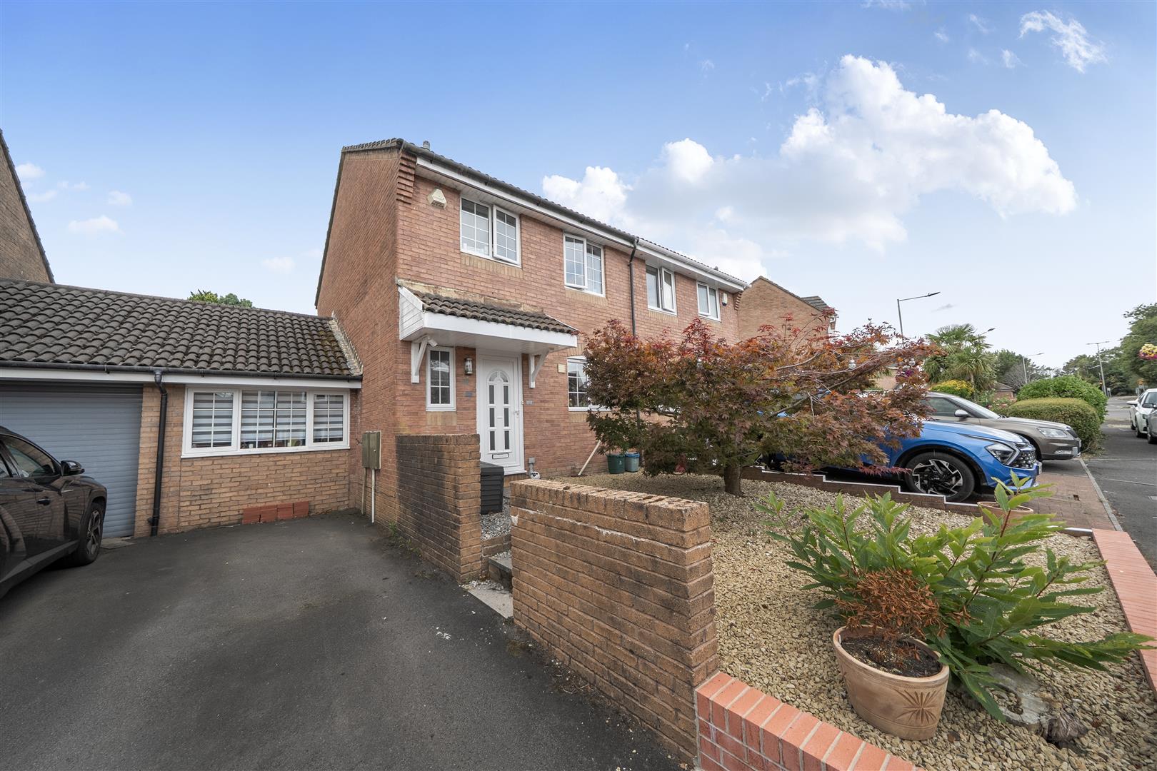 3 bed semi-detached house for sale