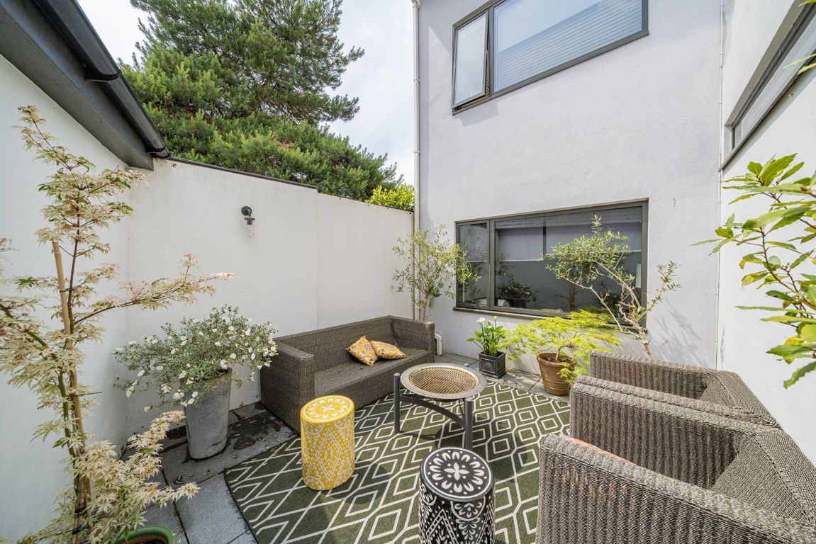 4 bedroom detached house for sale 0