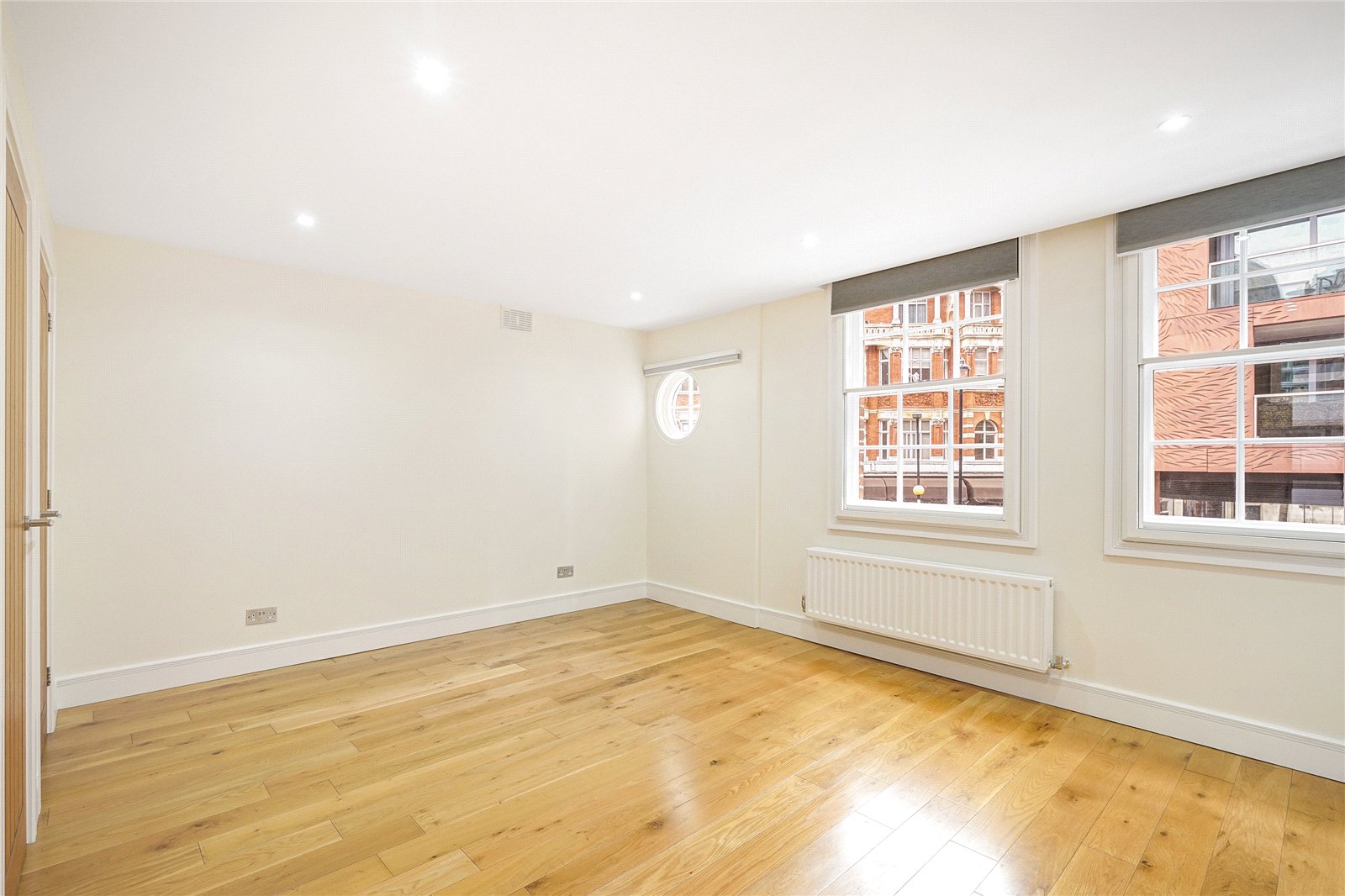 37, Buckingham Gate, London photo 2