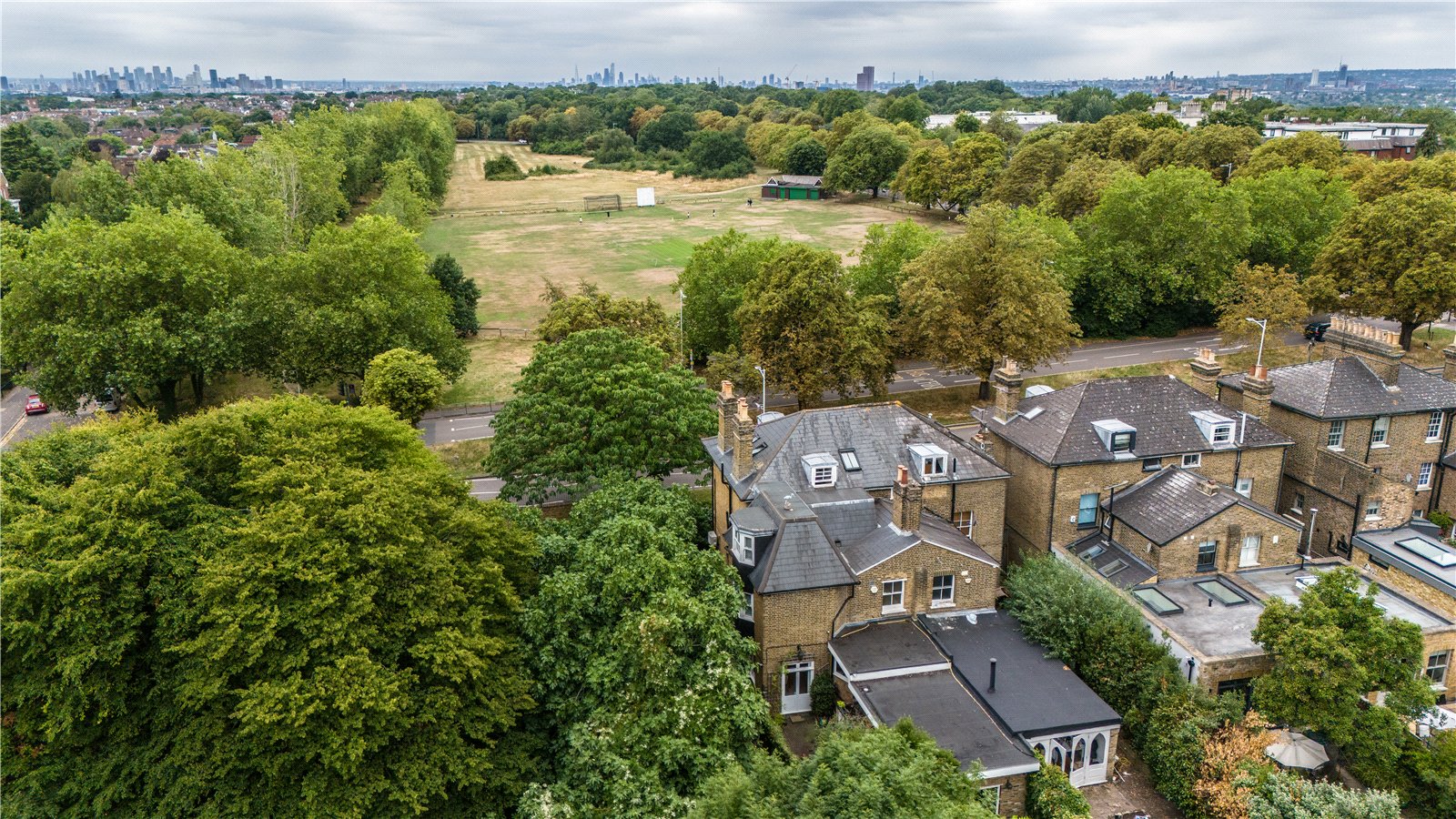 5 bedroom terraced house for sale in London