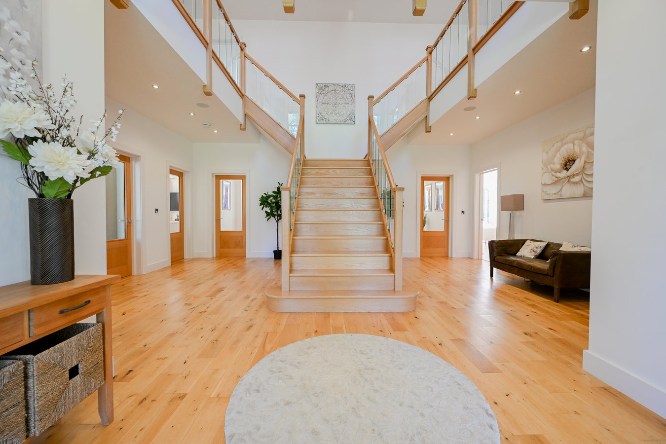 6 bedroom detached house for sale 0