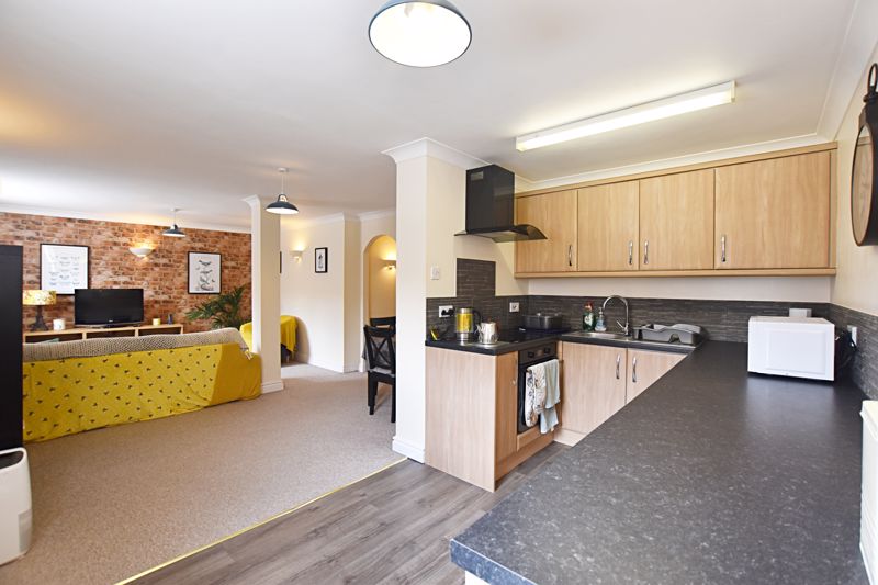 2 bed flat for sale
