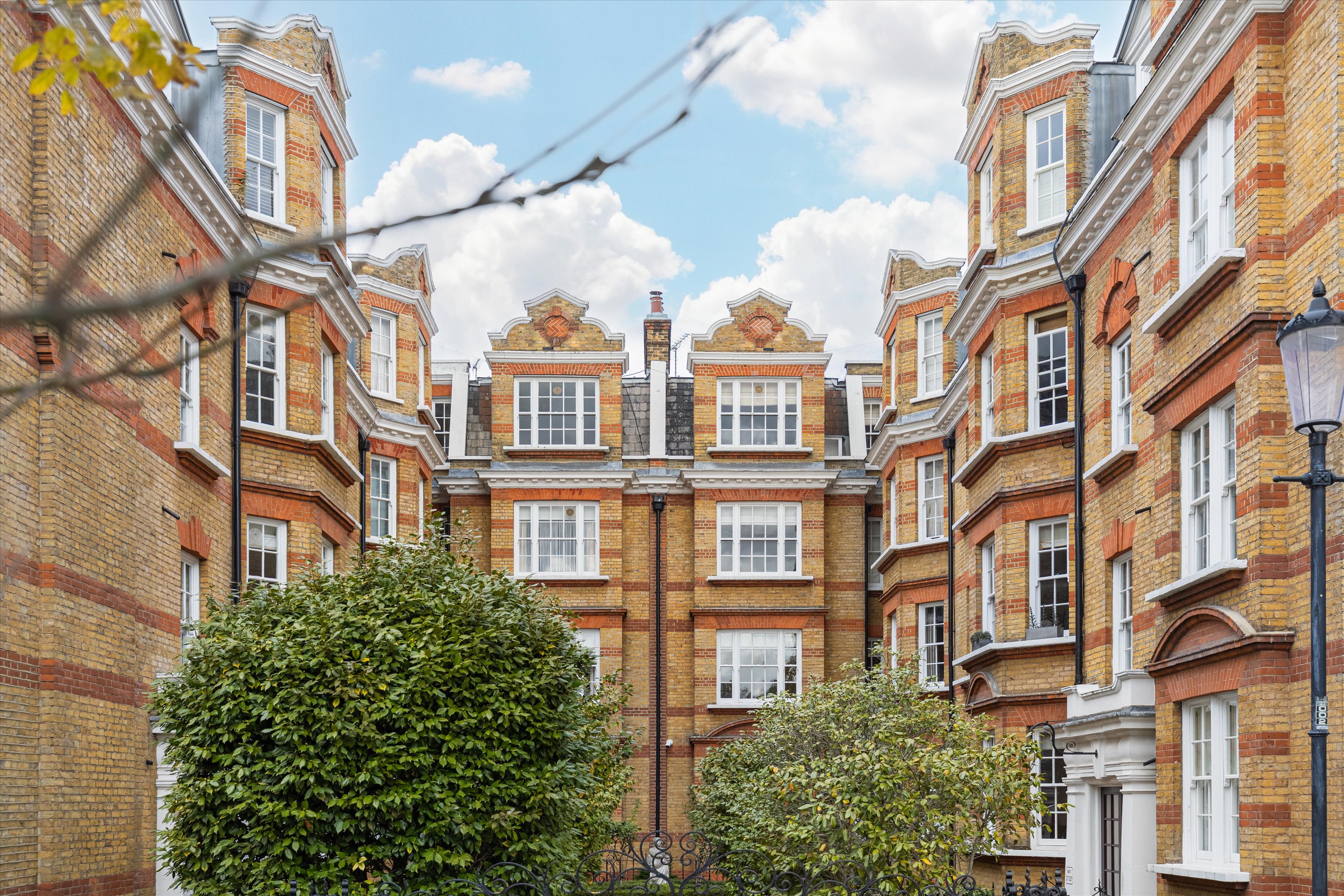 2 bedroom flat for sale in London