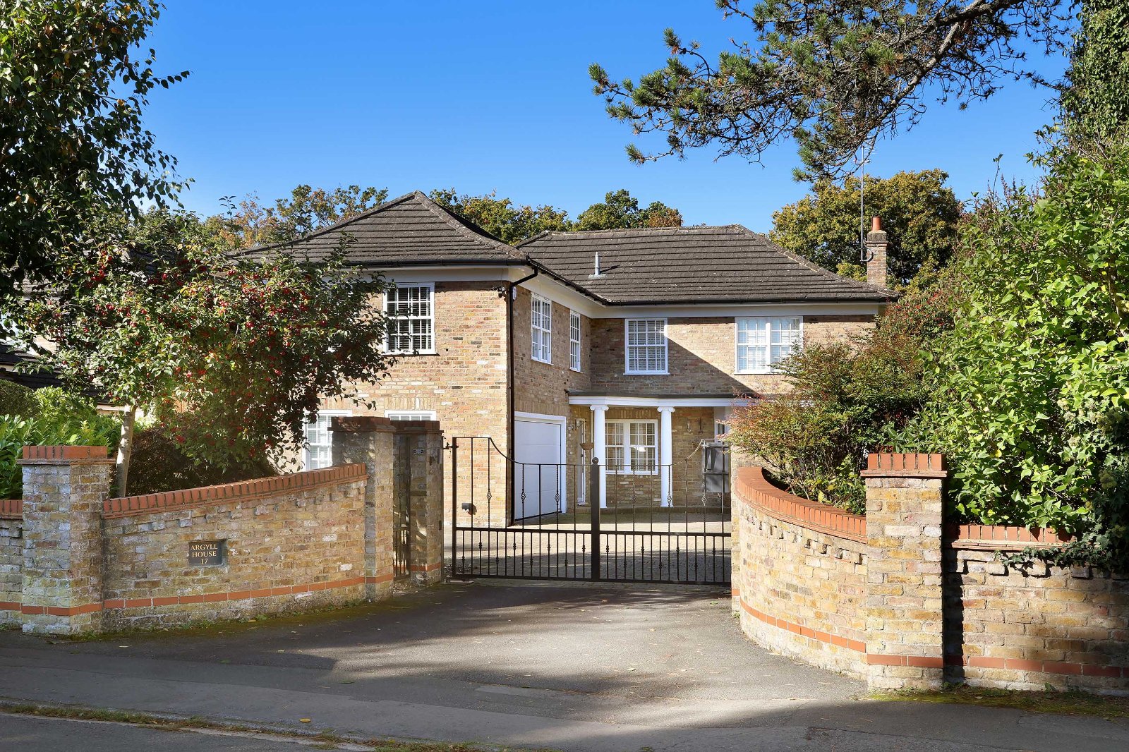 5 bedroom detached house for sale 0
