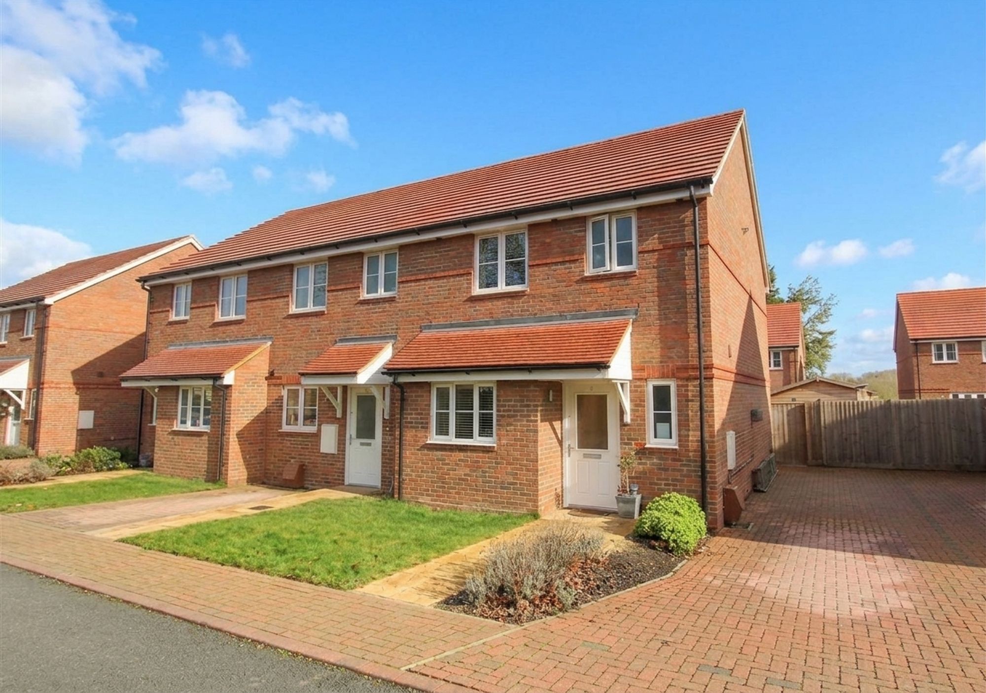 5 Oak Place, Aylesbury photo 2
