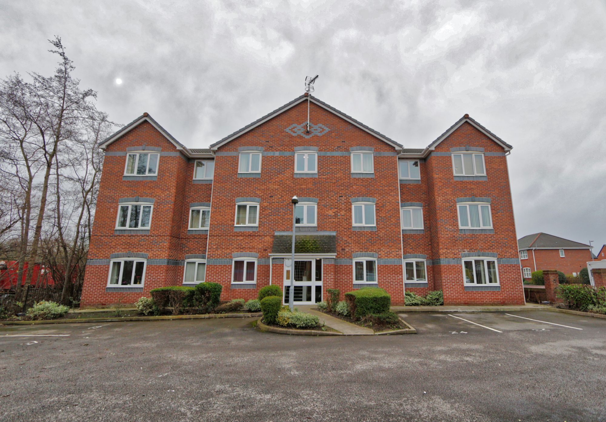 52 Rixtonleys Drive, Manchester photo 2