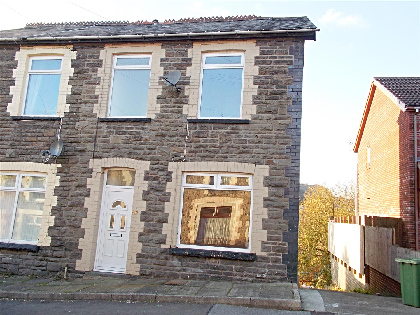 26, Glancynon Terrace, Mountain Ash photo 2