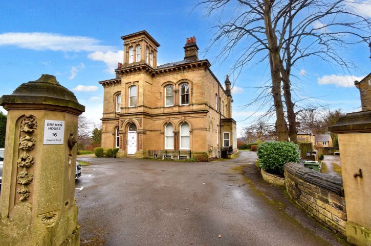 2 bed flat for sale
