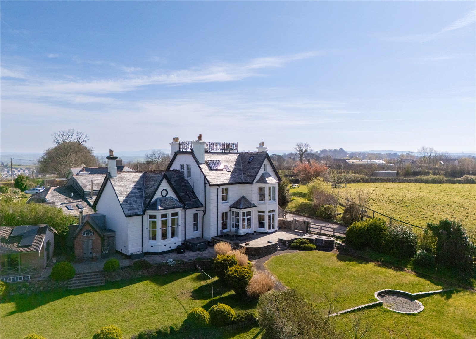 5 bedroom detached house for sale