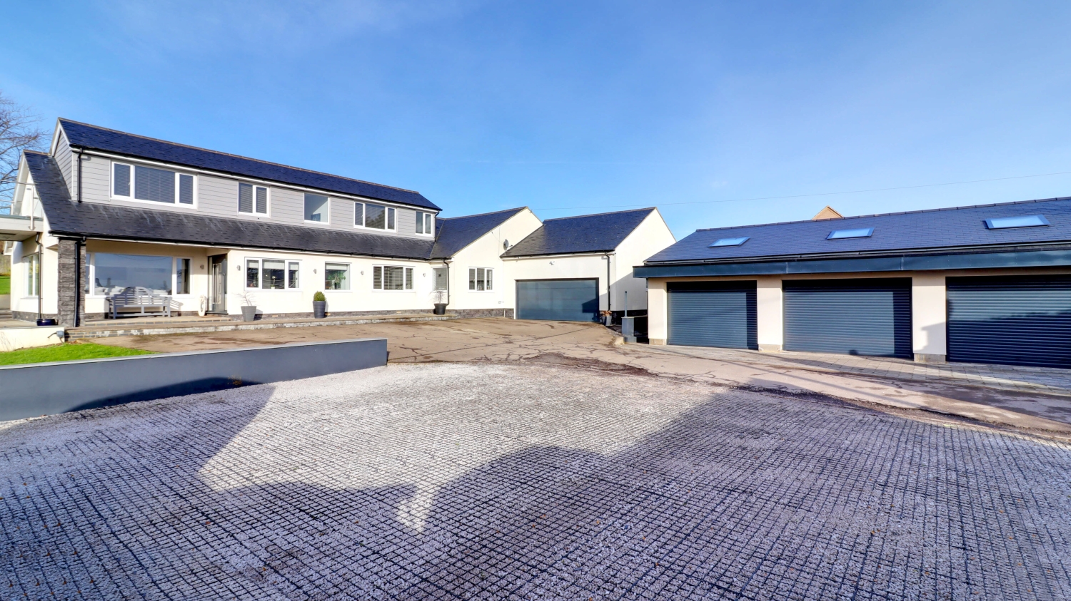 5 bedroom detached house for sale 0
