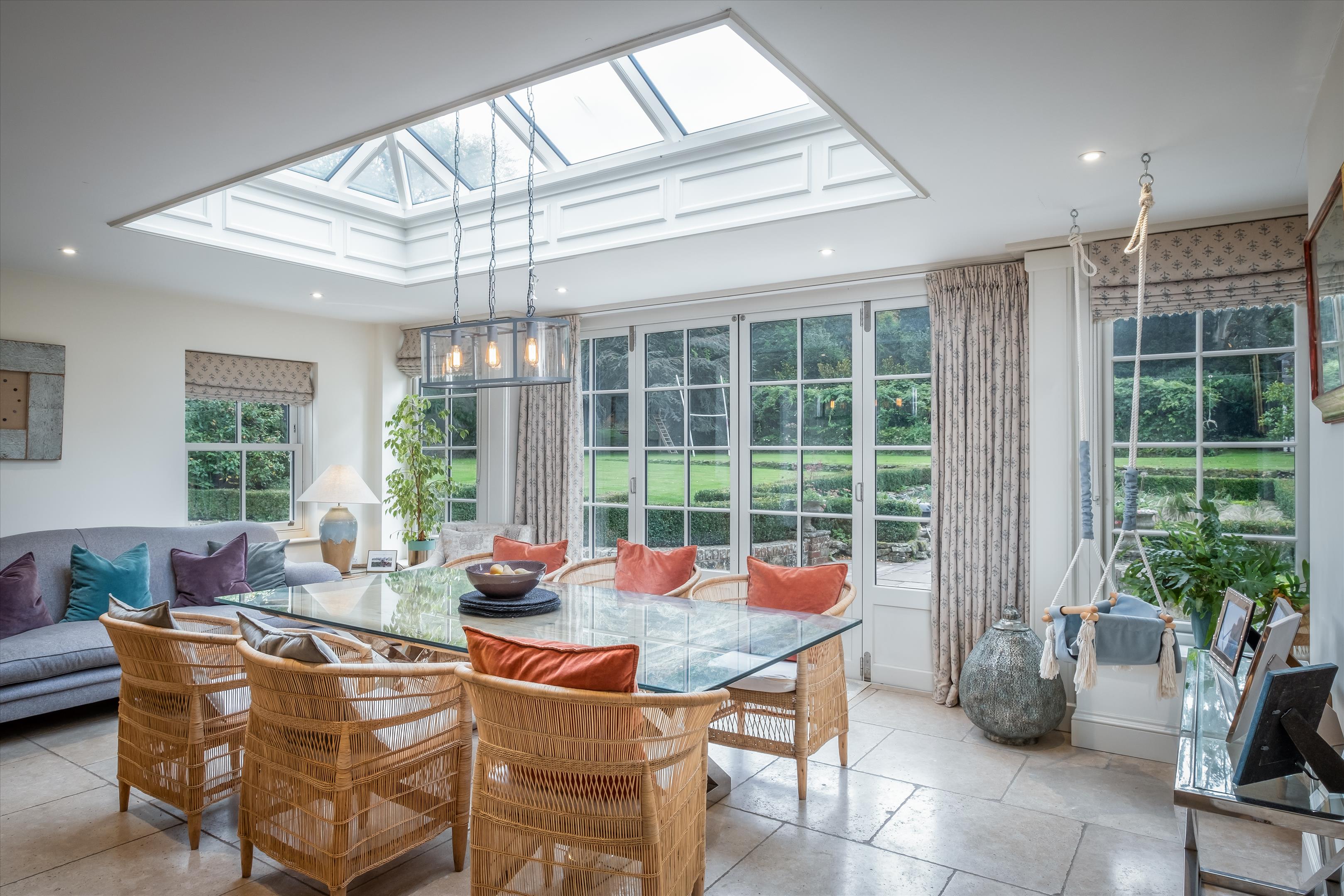 6 bedroom detached house for sale 0