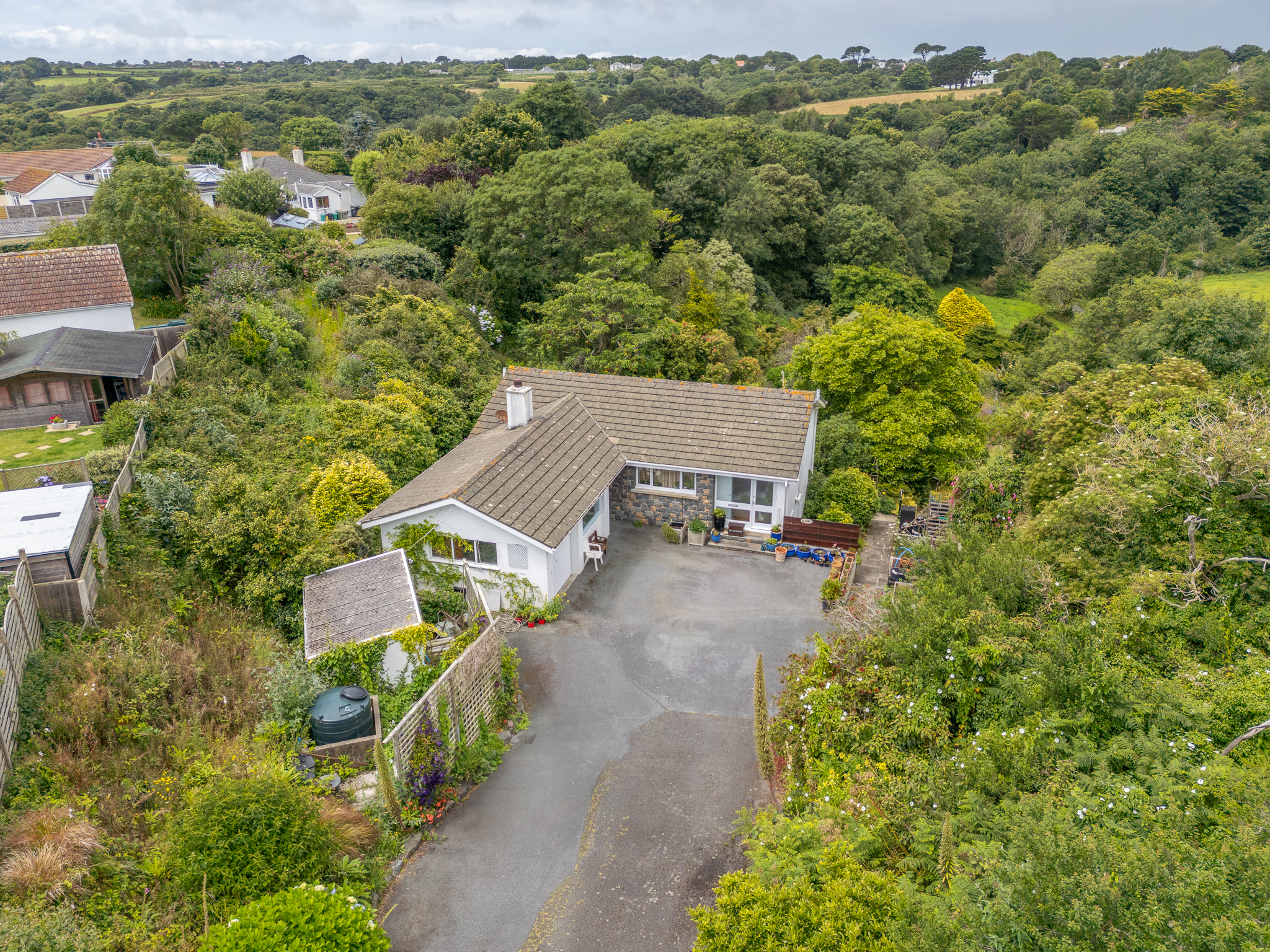 5 bedroom detached house for sale 0