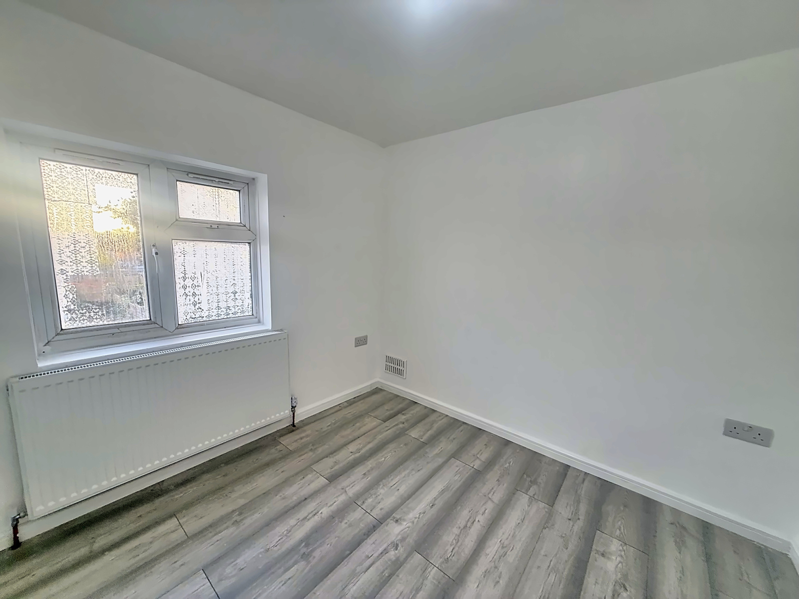 Nelson Close, Hillingdon photo 5