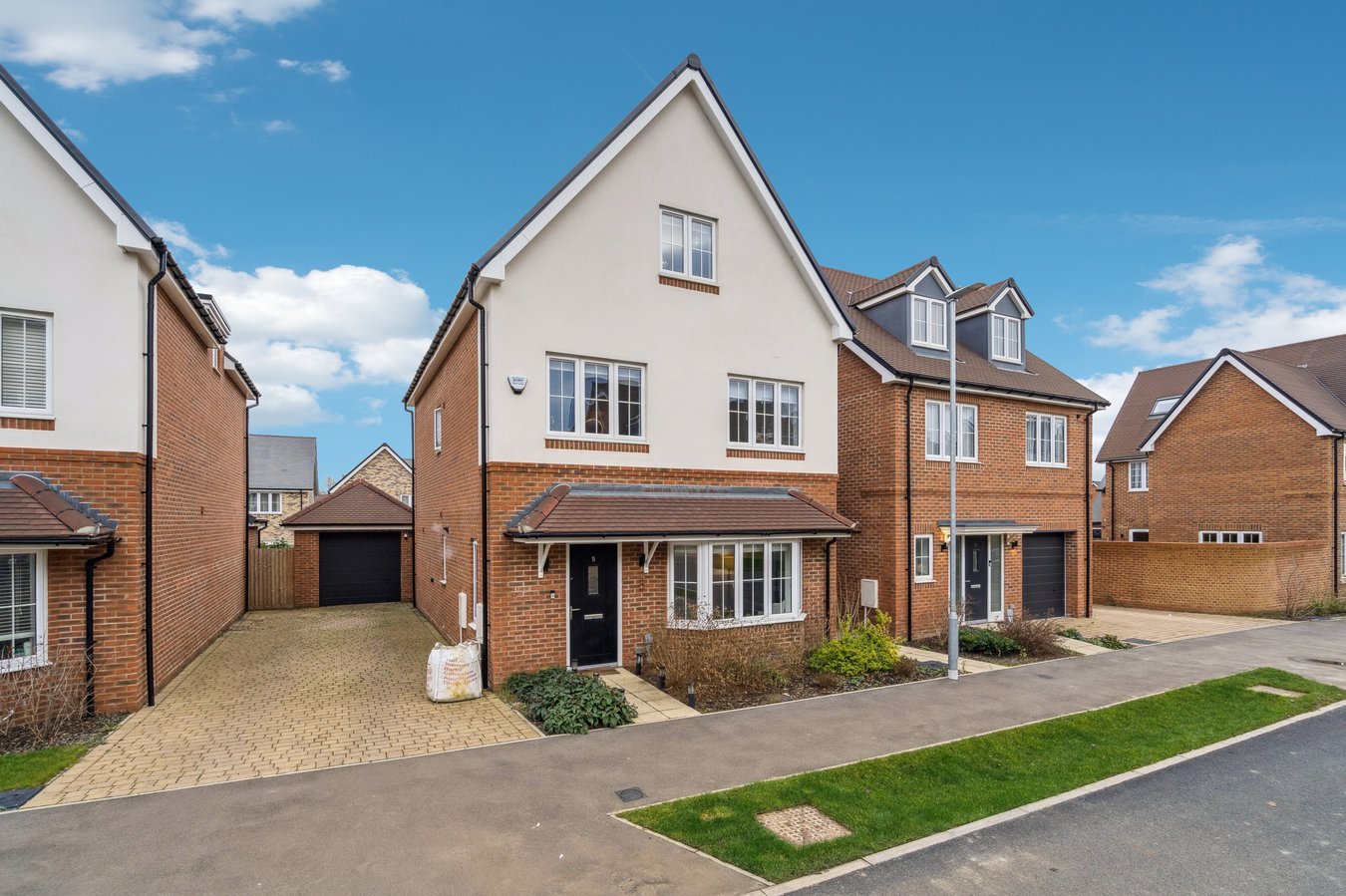 5 bedroom detached house for sale 0