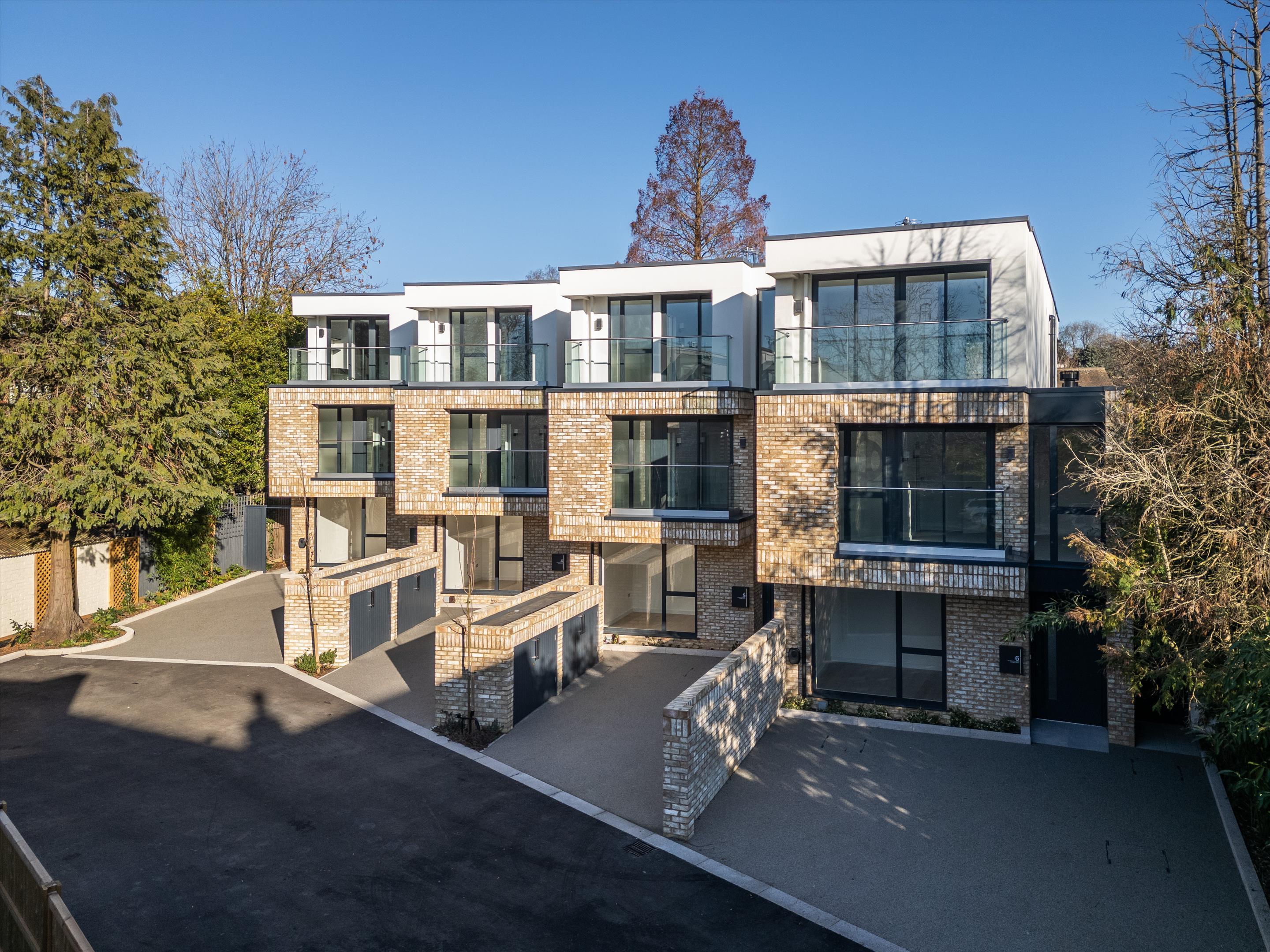 5 bedroom semi-detached house for sale