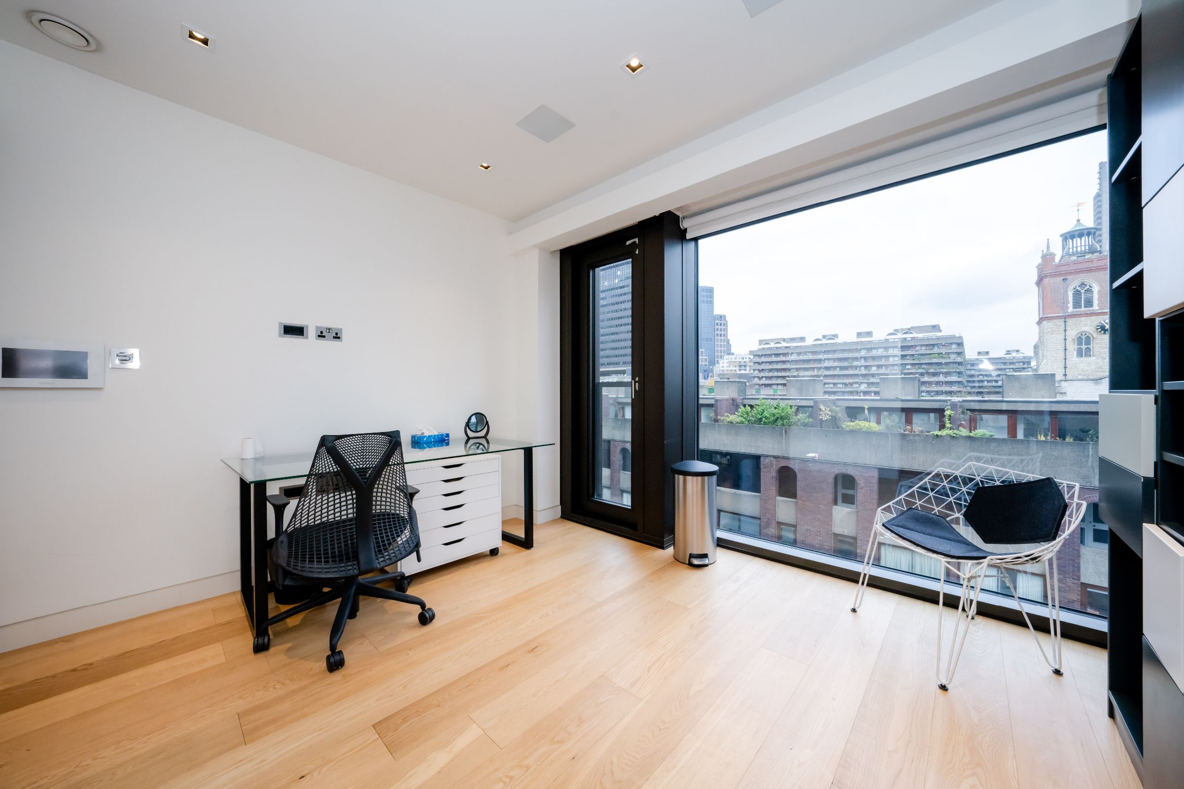 Apartment 44, Roman House, London photo 2