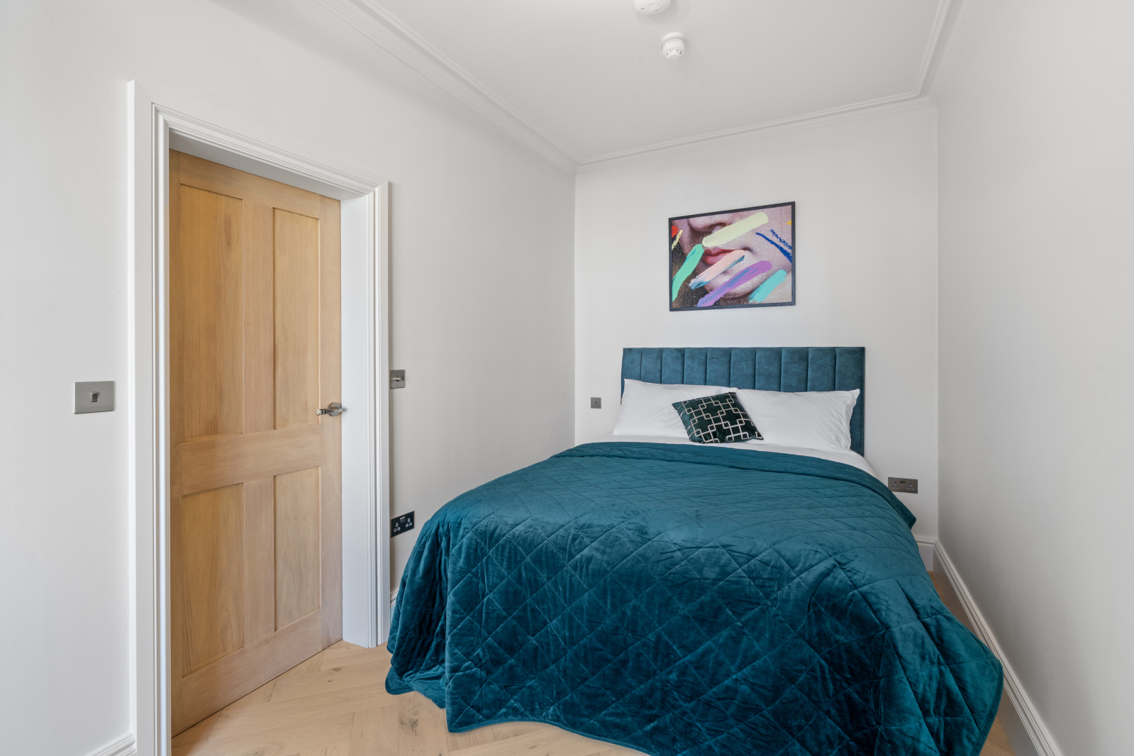 Flat 8, 123, Queens Gate, London photo 4