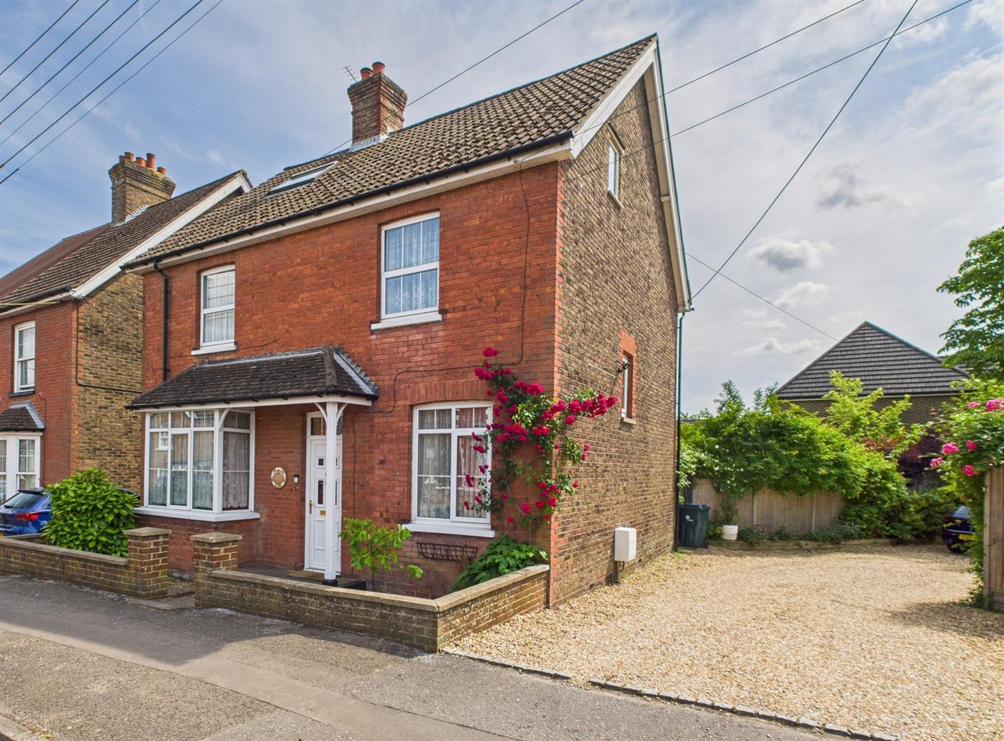 38, Hazelwick Road, Three Bridges photo 4