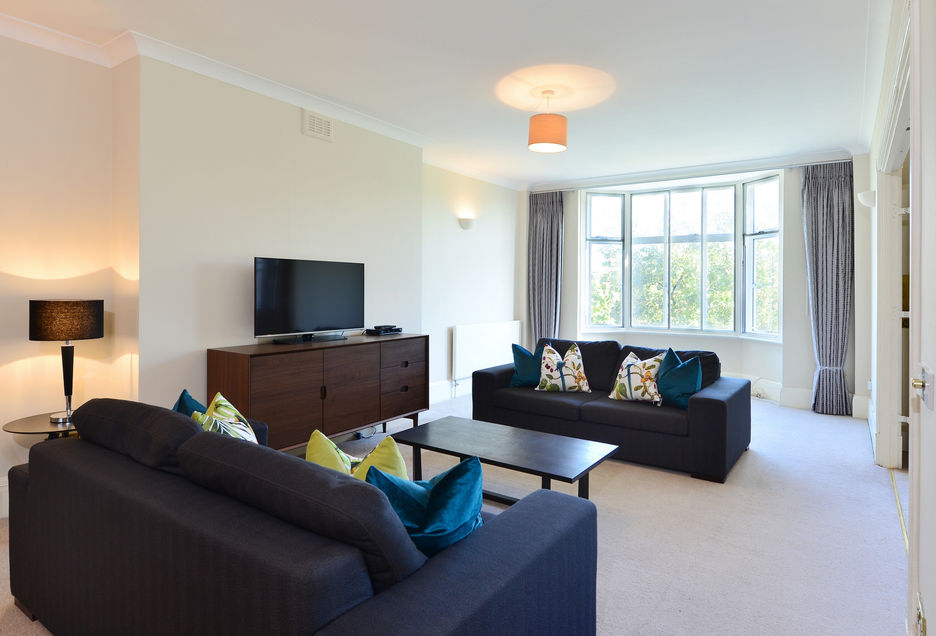 Flat-2 143, Park Road, London photo 4