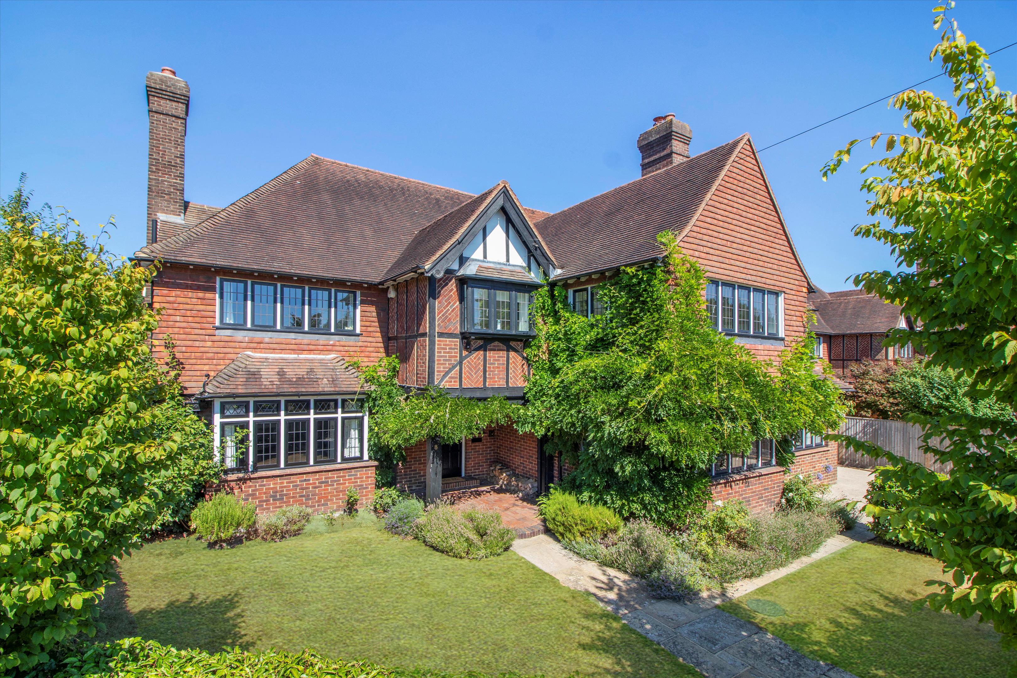 5 bedroom detached house for sale 0