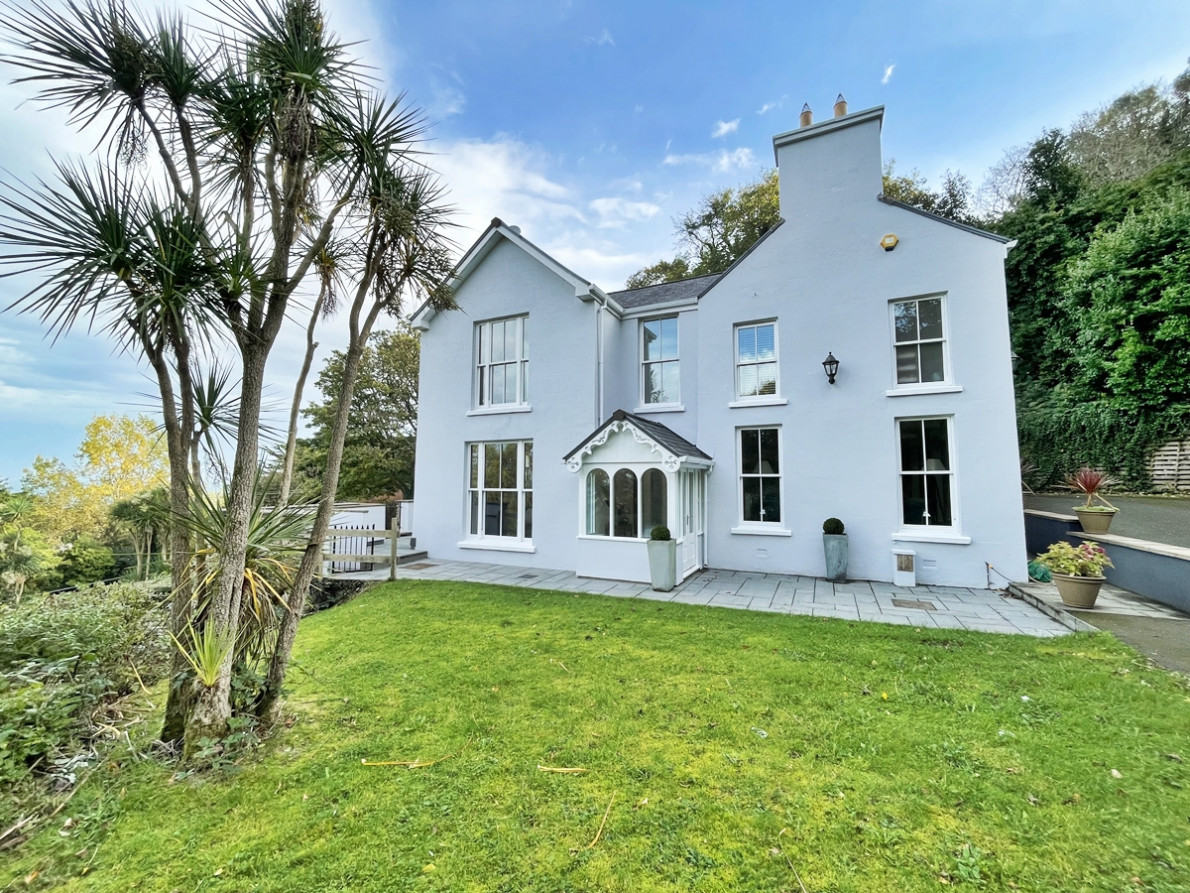 6 bedroom detached house for sale in Falmouth