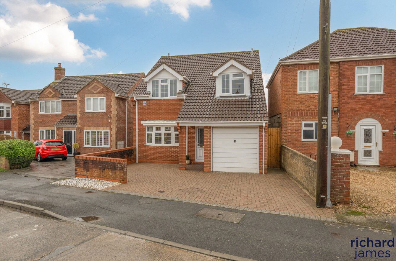 4-bed house on 38A, Church Walk South, Swindon, £450,000