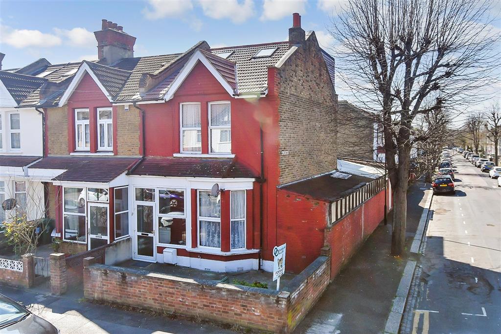 6 bedroom end terrace house for sale 0