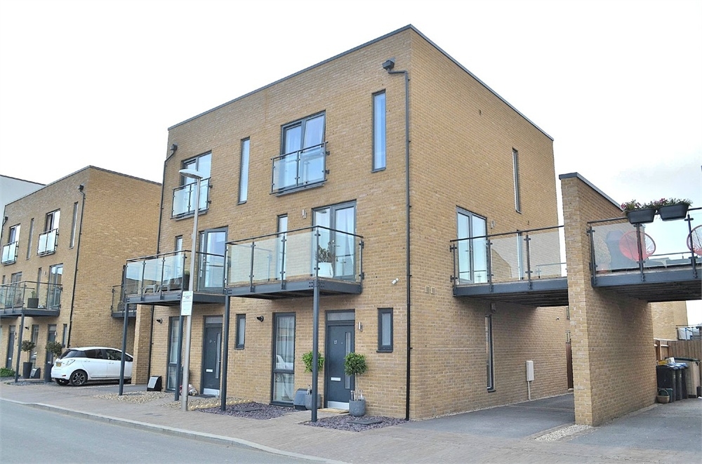 Free property report 15 Greenfinch Way, Newhall, Harlow, CM17 9FT Chimnie