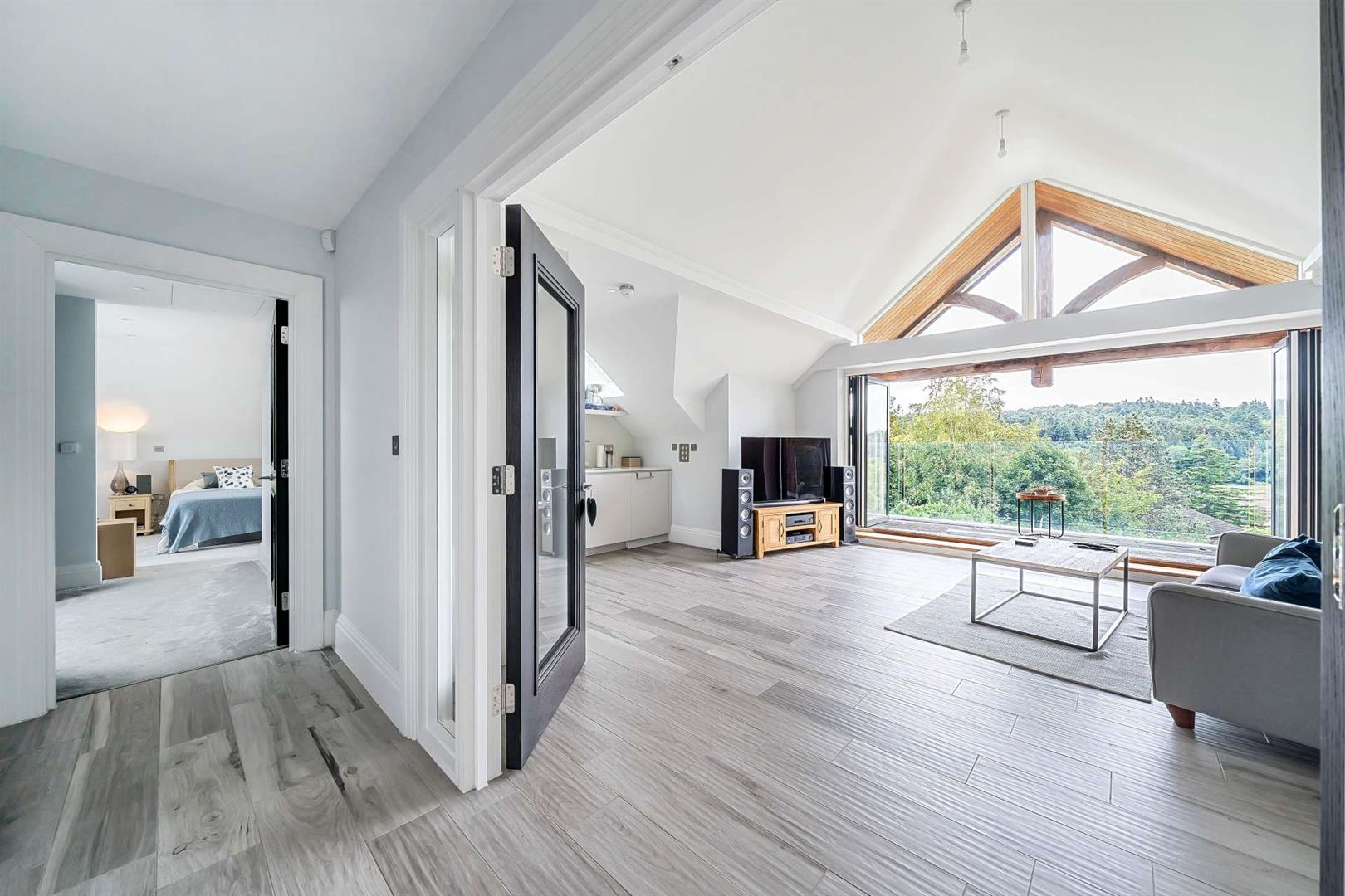 2 bedroom flat for sale 0