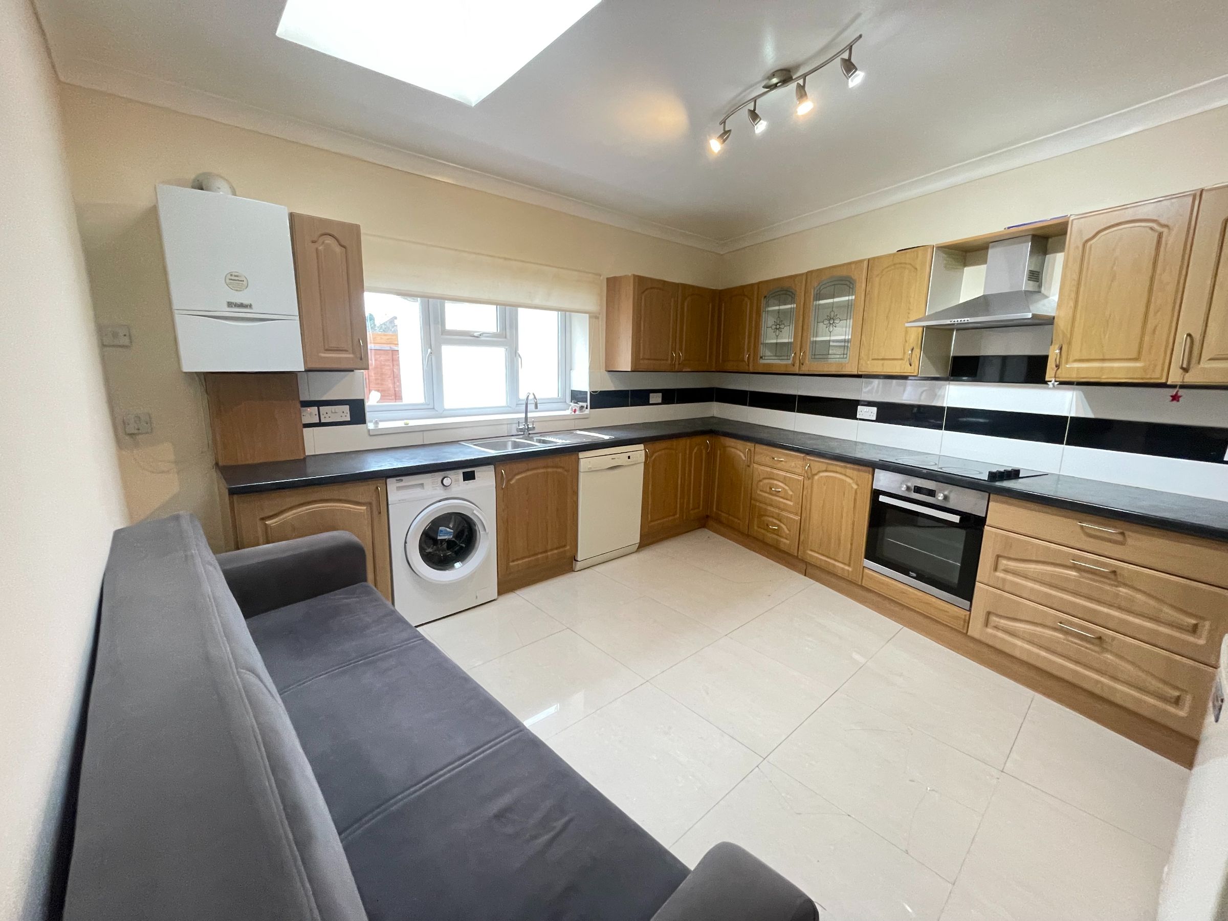 16A Daphne Gardens, London photo 2