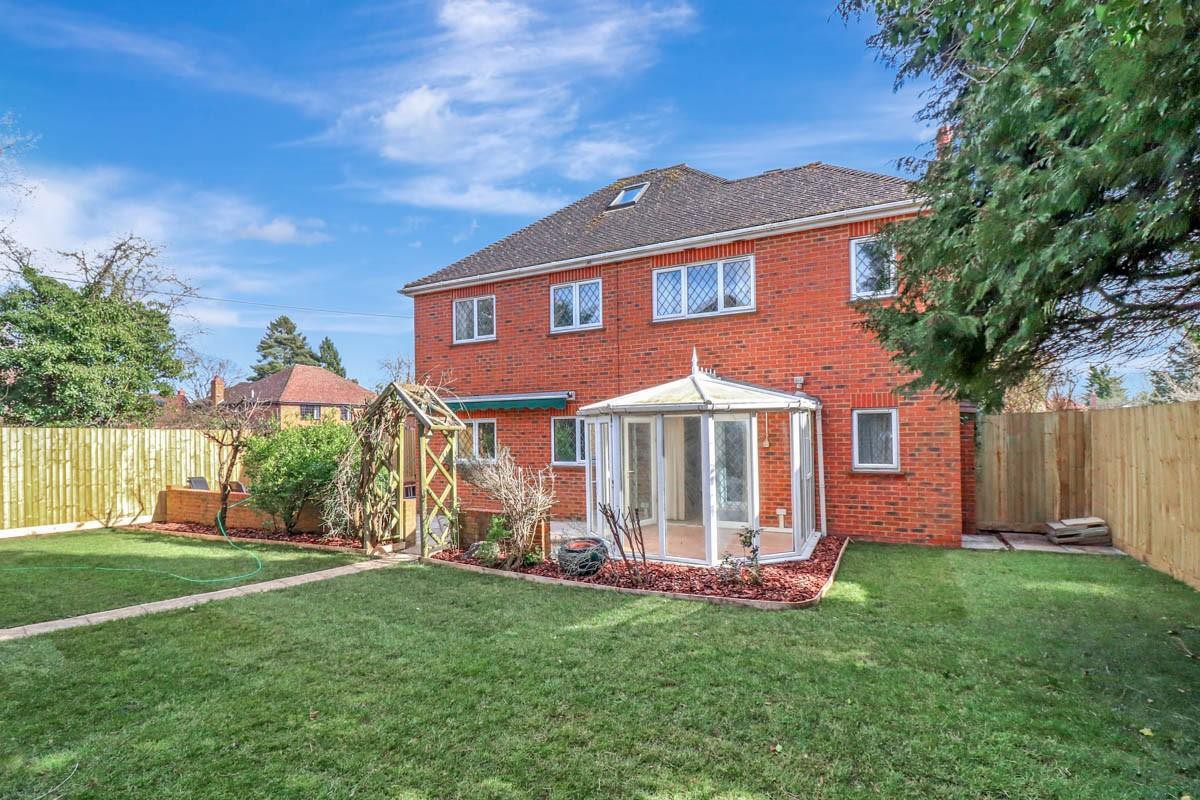 3 bedroom detached house for sale in Manor Road, Seer Green