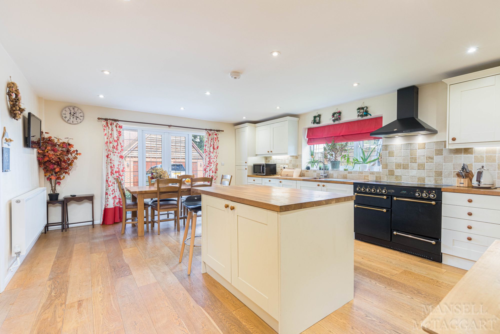 5 bedroom detached house for sale 0