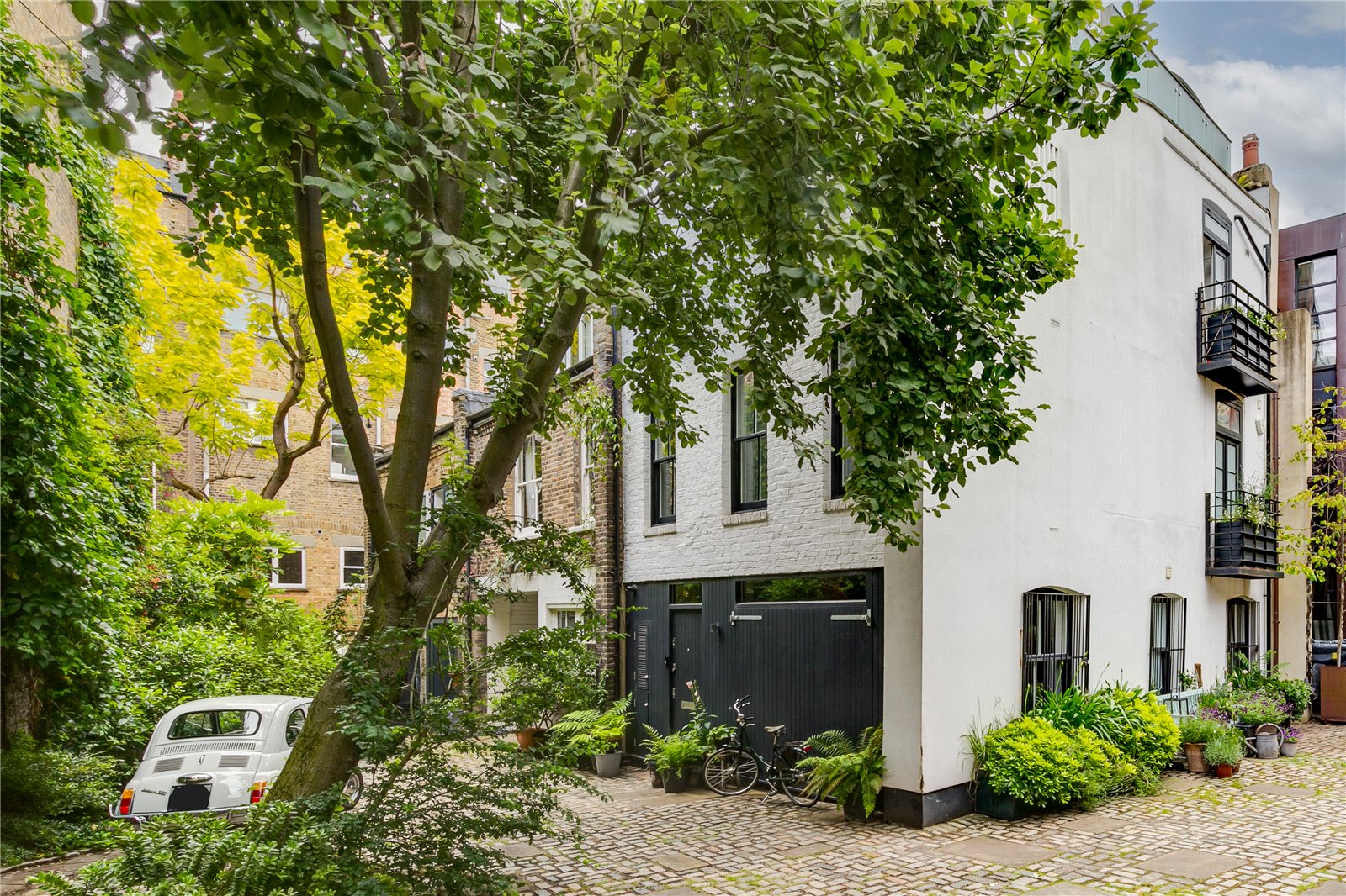 6 bedroom end terrace house for sale in London
