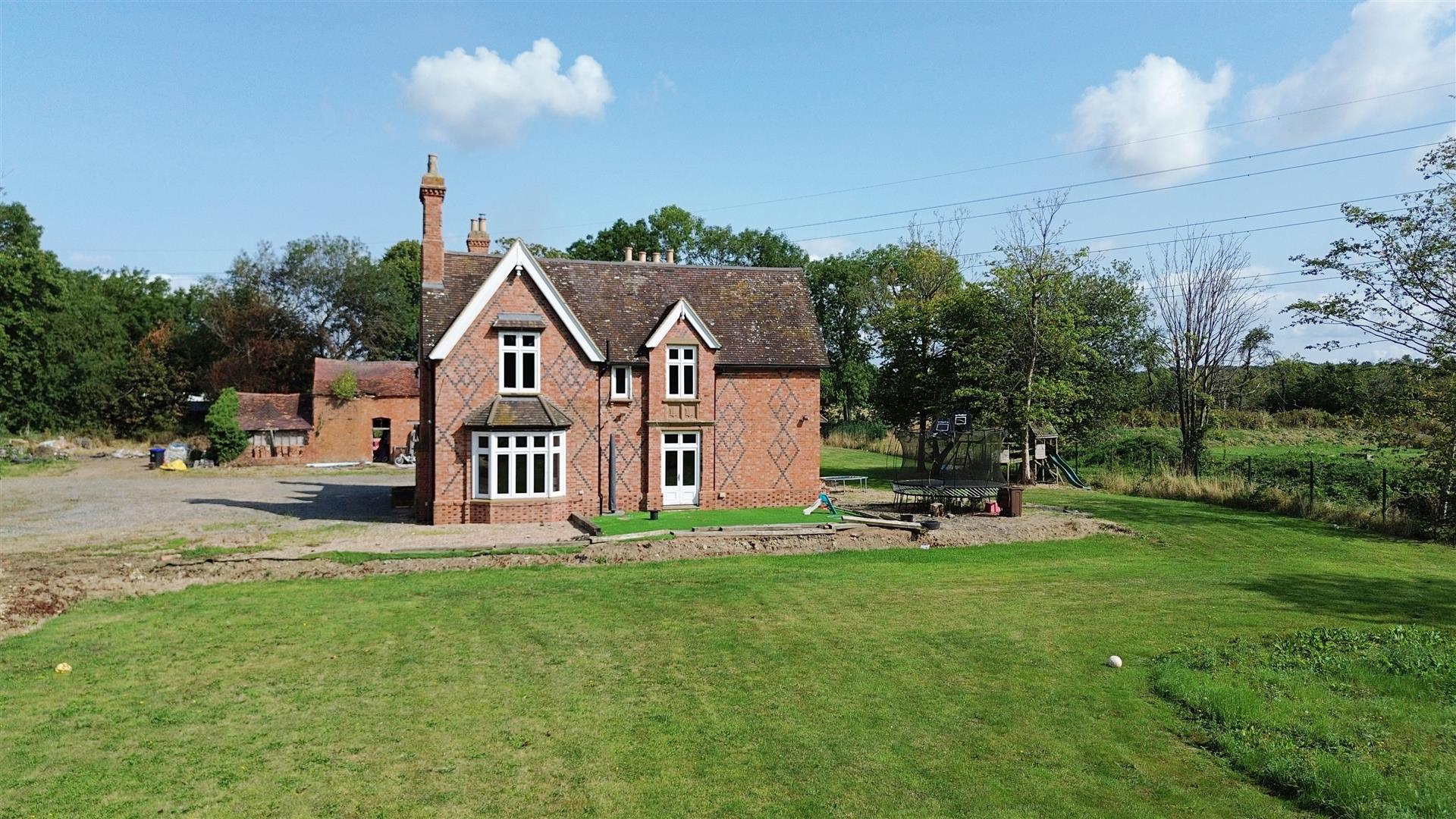 6 bedroom property for sale 0