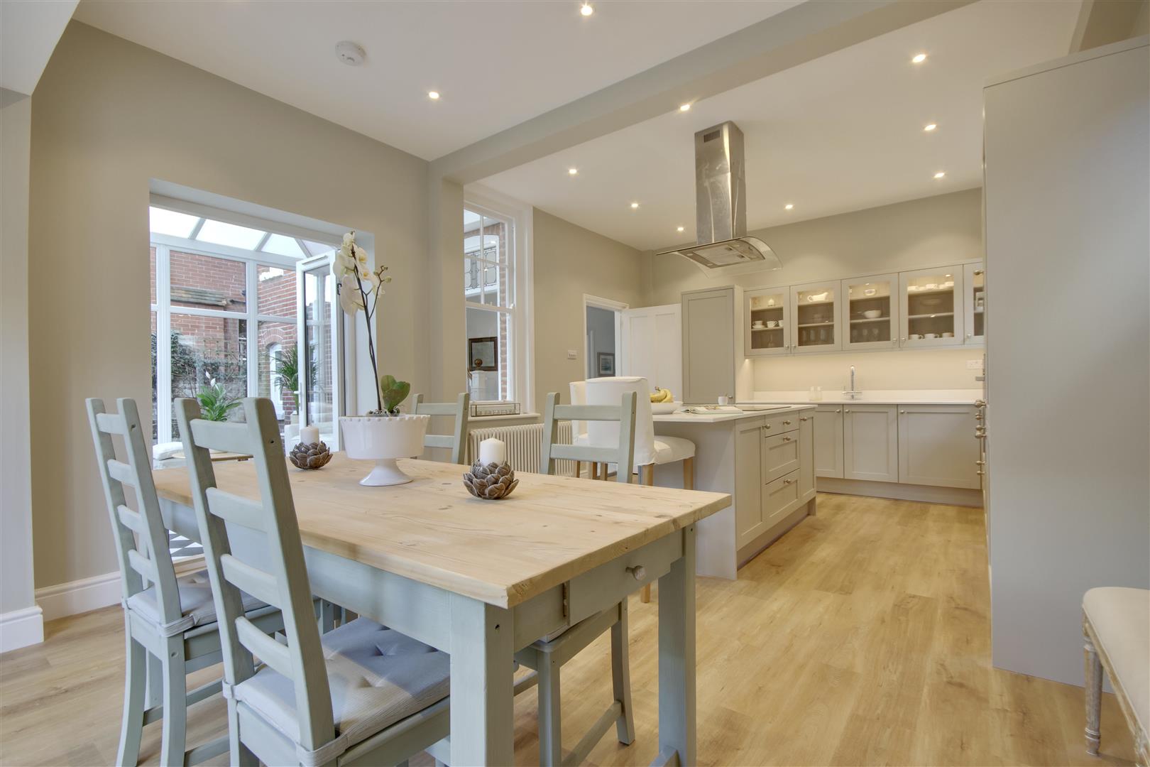 4 bedroom detached house for sale 0