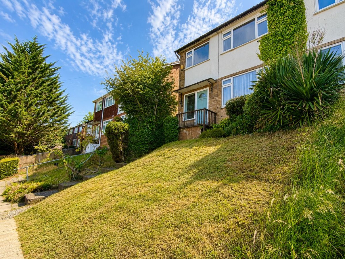 3-bed house on 11, St Georges Close, High Wycombe, £350,000/mo