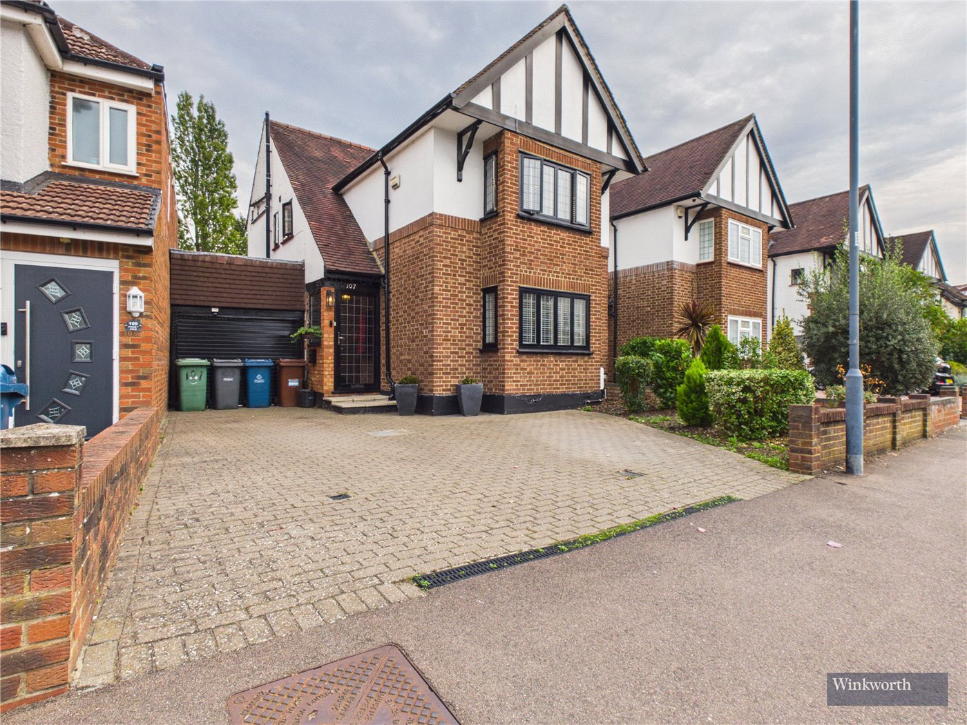 5 bed detached house for sale